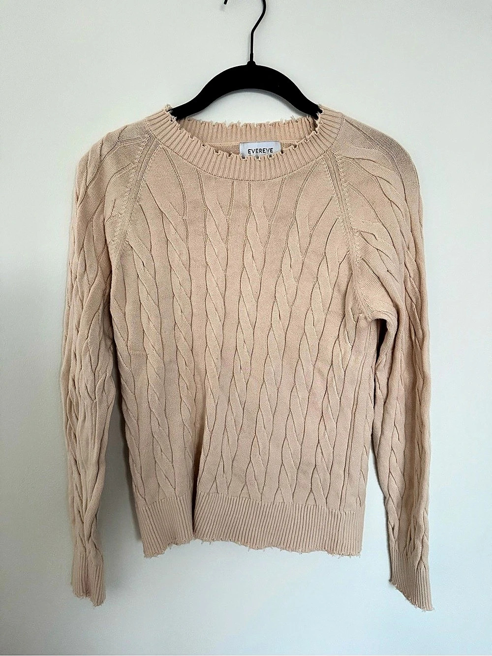 EVEREVE Cable Knit Crewneck Raw Hem Sweater in Beige Size Small
